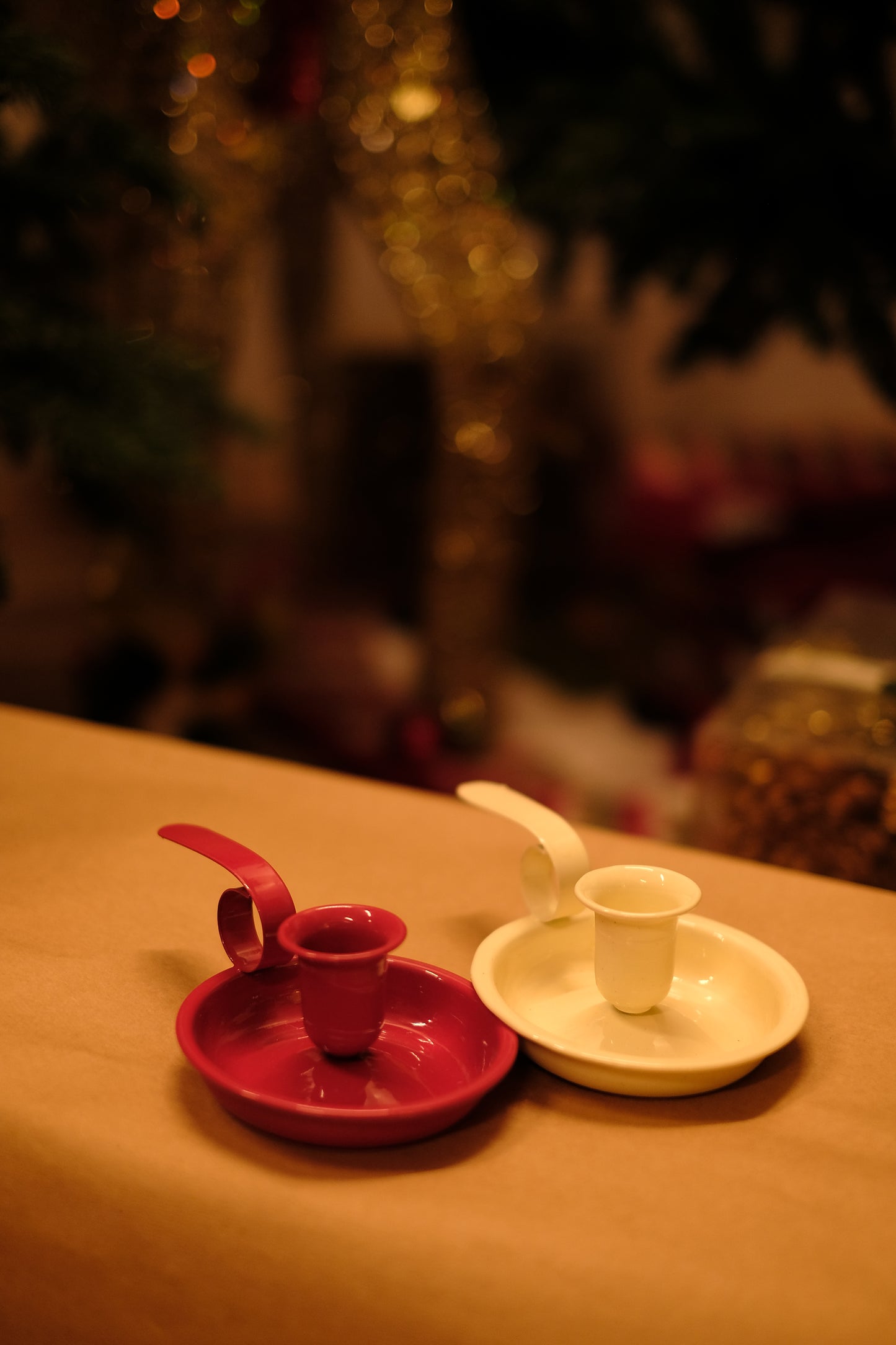 ELINE by SWEN, pack of 2 red and white saucer style metal candle holders with loop handle