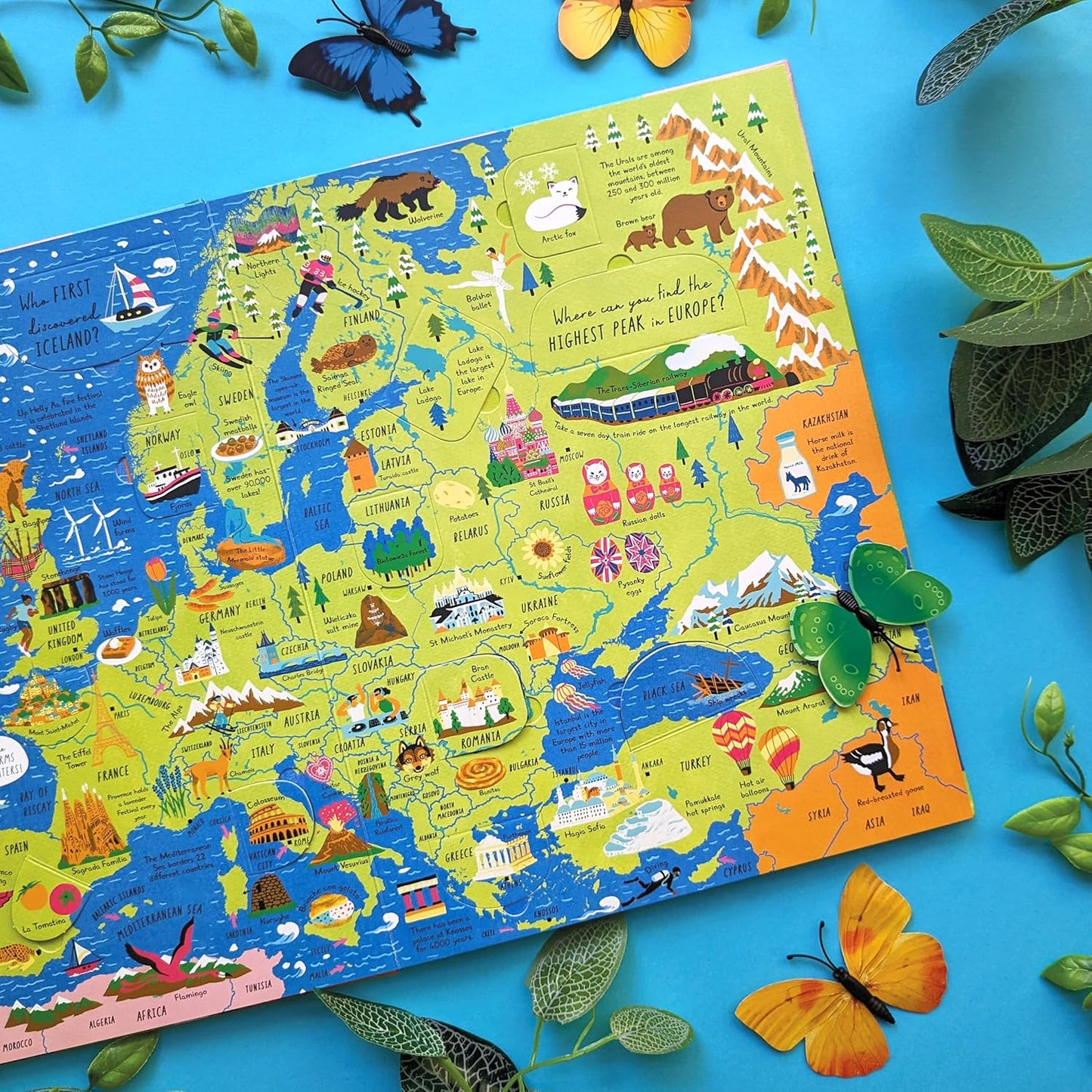 Lift-the-Flap Children's World Atlas: Over 100 Flaps to Lift & Learn (Lift-the-Flap Questions & Answers Board Book)