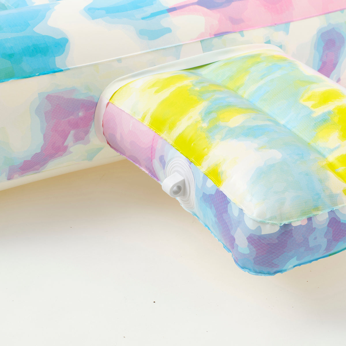 SUNNYLiFE Tie Dye color inflatable Luxe Lie-On Float Ice-Pop