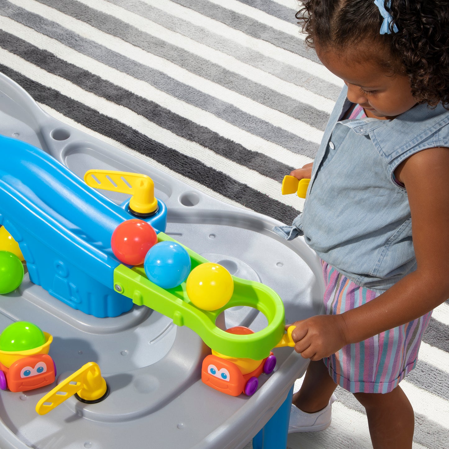 Step2 Ball Buddies Truckin' & Rollin' Play Table