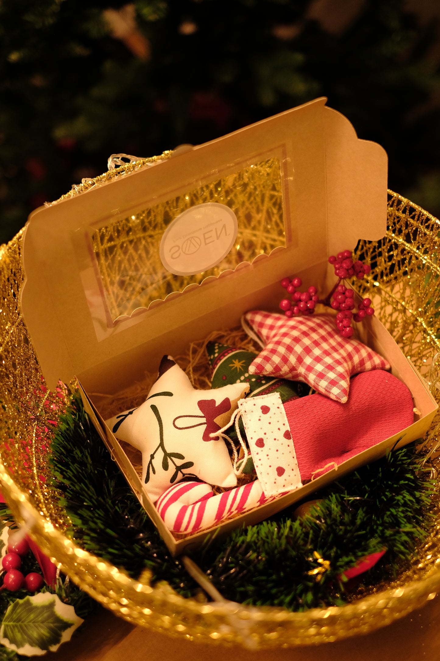 JONAS, Pack of 5 assorted 3D fabric christmas tree hangings by SWEN