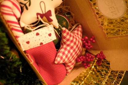 JONAS, Pack of 5 assorted 3D fabric christmas tree hangings by SWEN