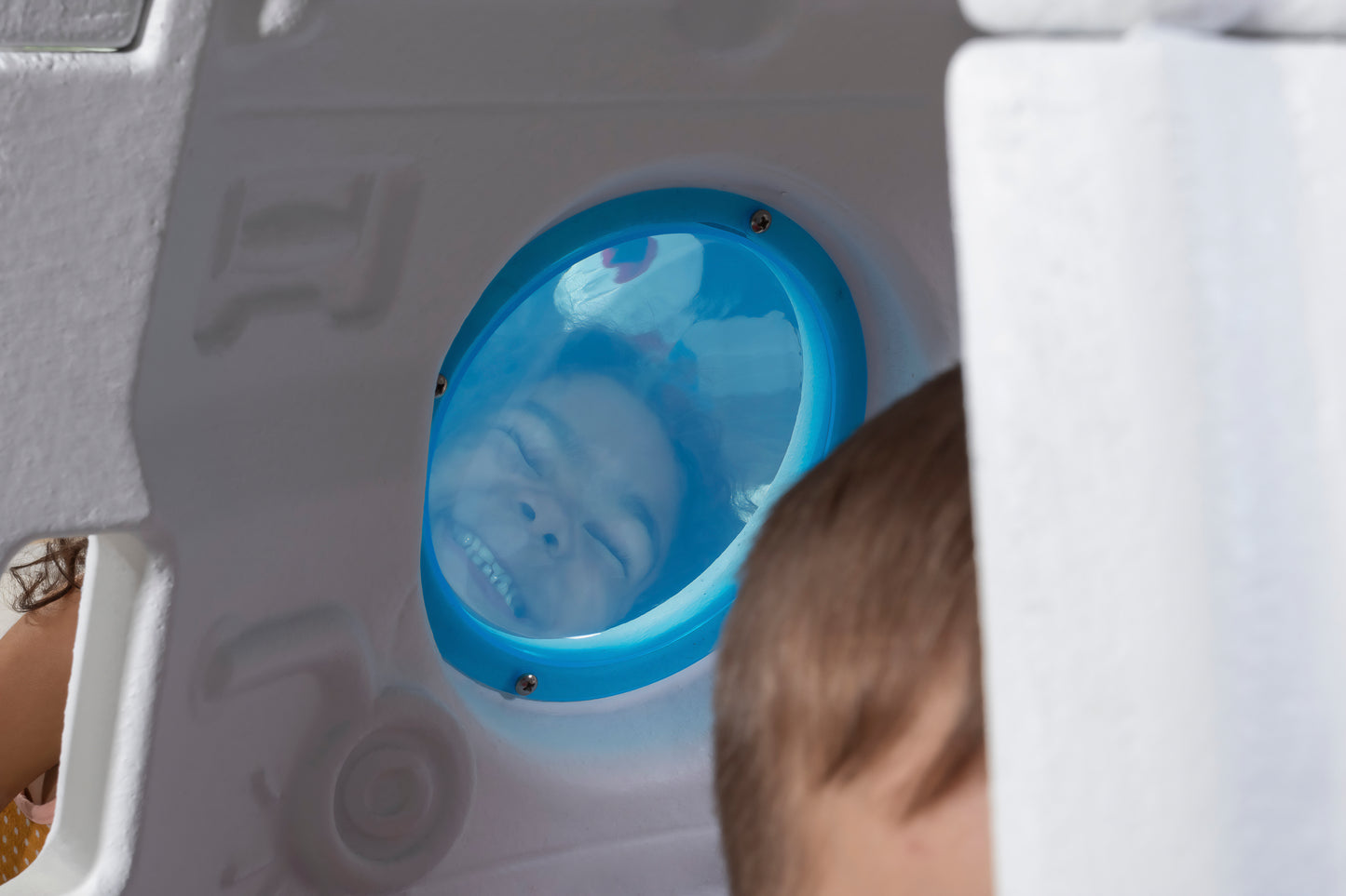 STEP2 SPACE CAPSULE SWING