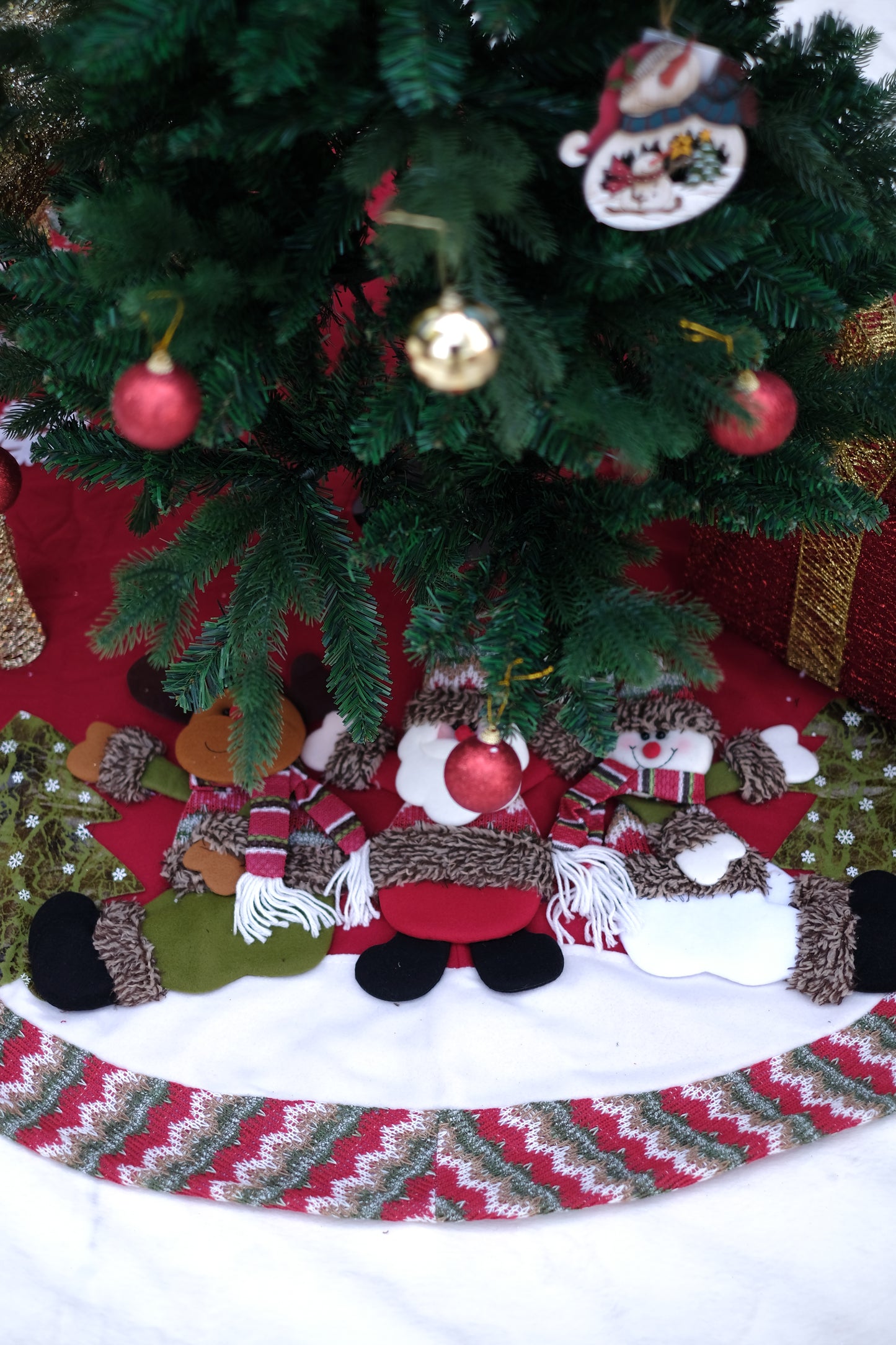 SMITTEN, the enchanting Whimsical Winter Friends Appliquéd Christmas Tree Skirt by SWENSMITTEN, the enchanting Whimsical Winter Friends Appliquéd Christmas Tree Skirt by SWEN