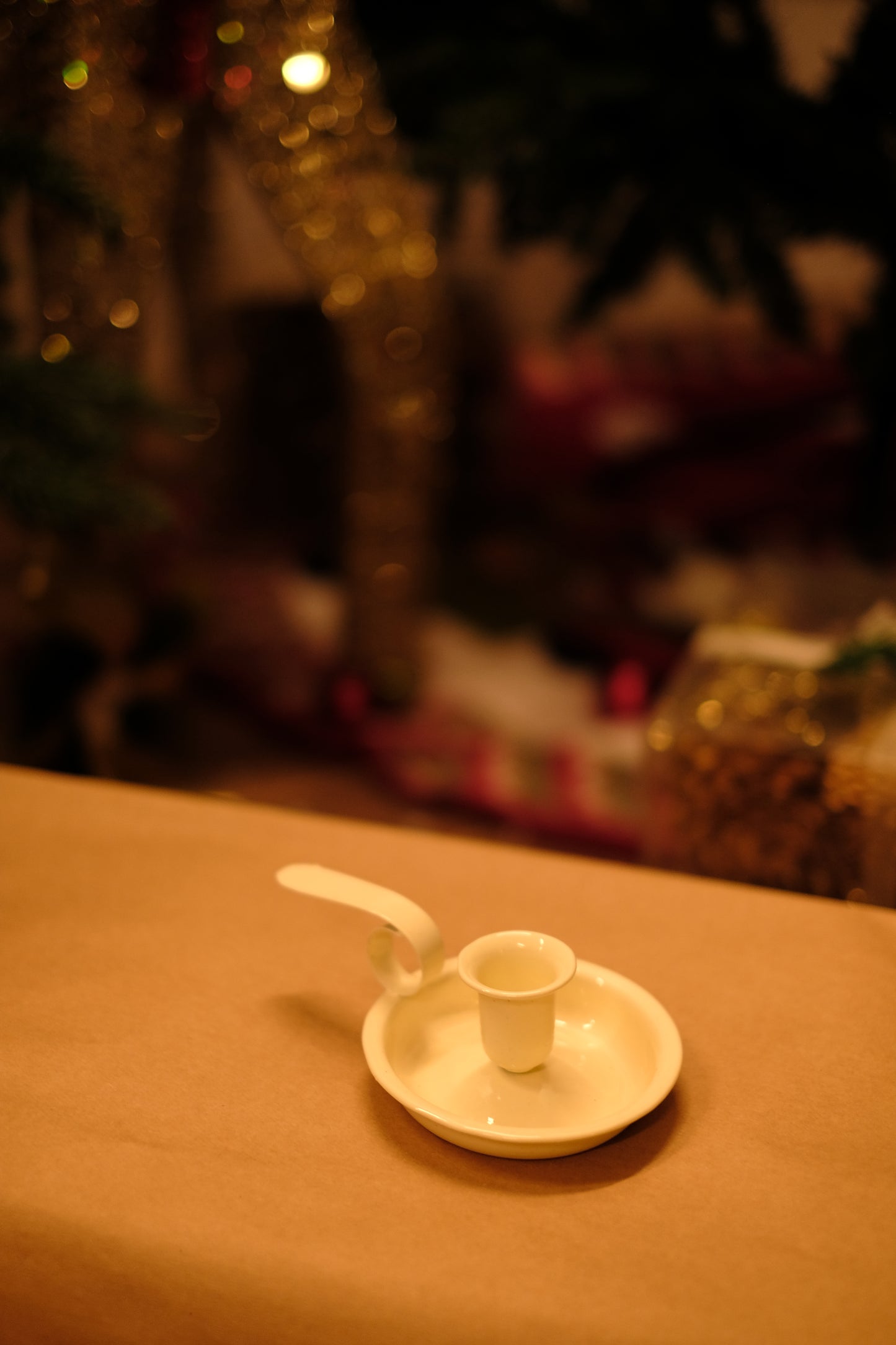 ELINE by SWEN, pack of 2 red and white saucer style metal candle holders with loop handle