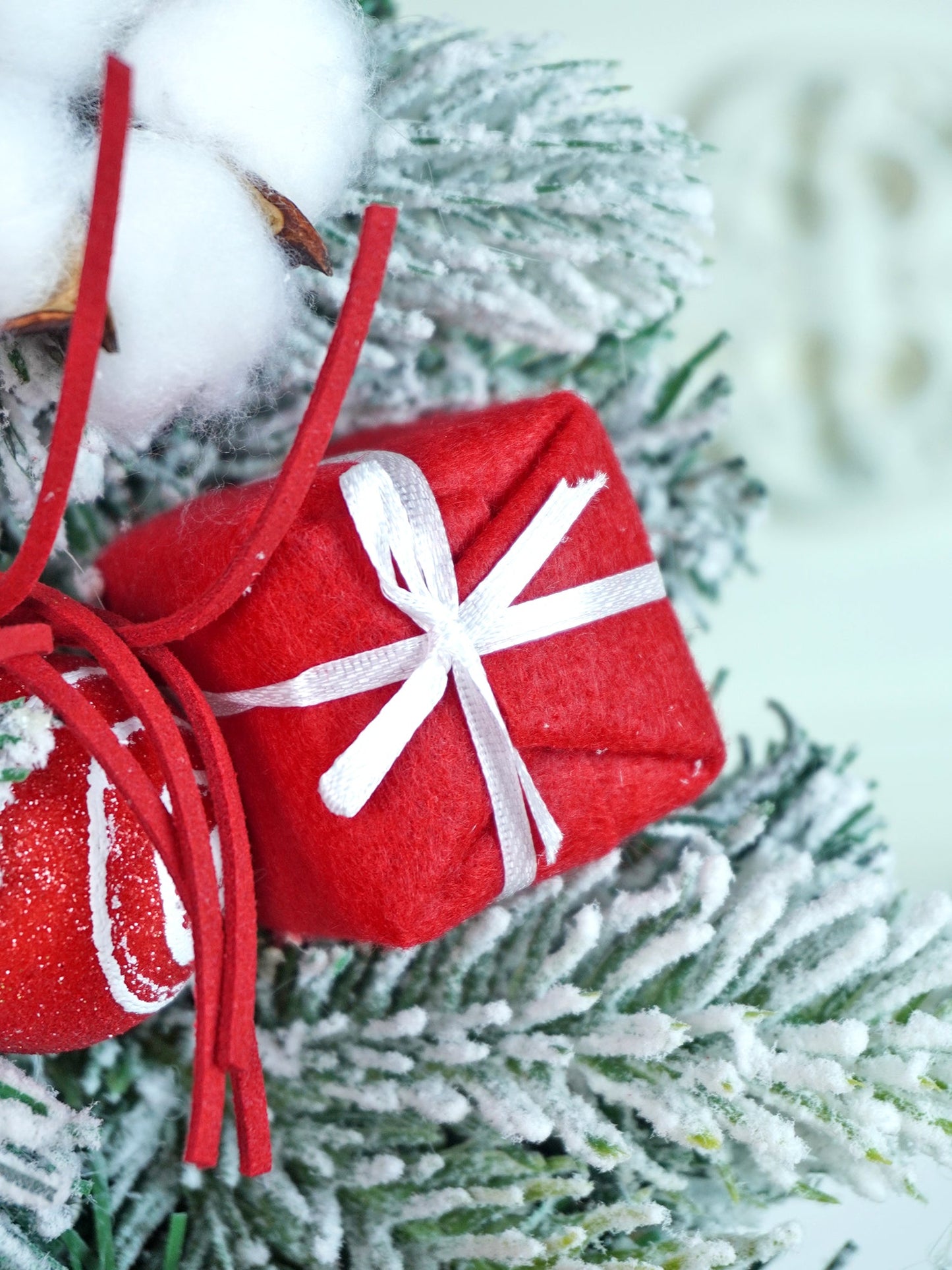 Red & White Swirl artificial Bushy Christmas Wreath for wall, Door and Tree Christmas Décor, 18 inches