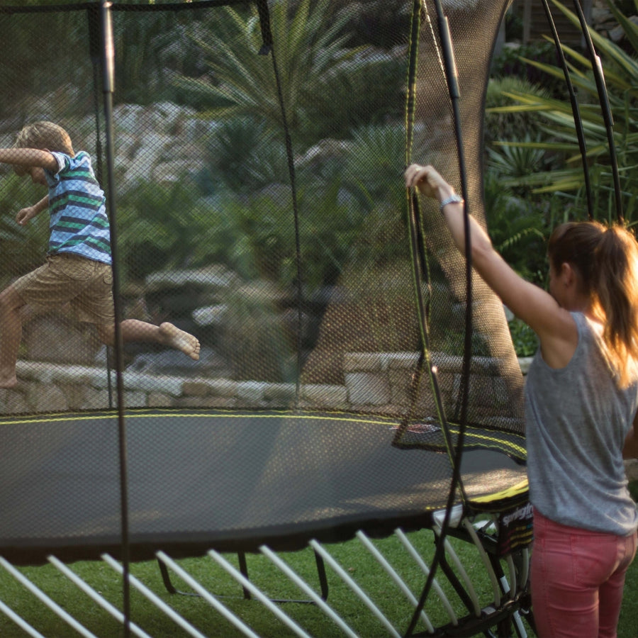 Springfree Compact Round Trampoline With Enclosure and with Flex R Hoop Basket Ball