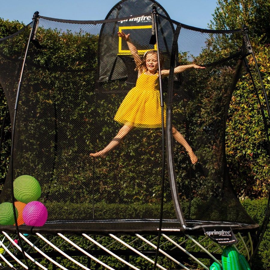 Springfree Compact Round Trampoline With Enclosure and with Flex R Hoop Basket Ball