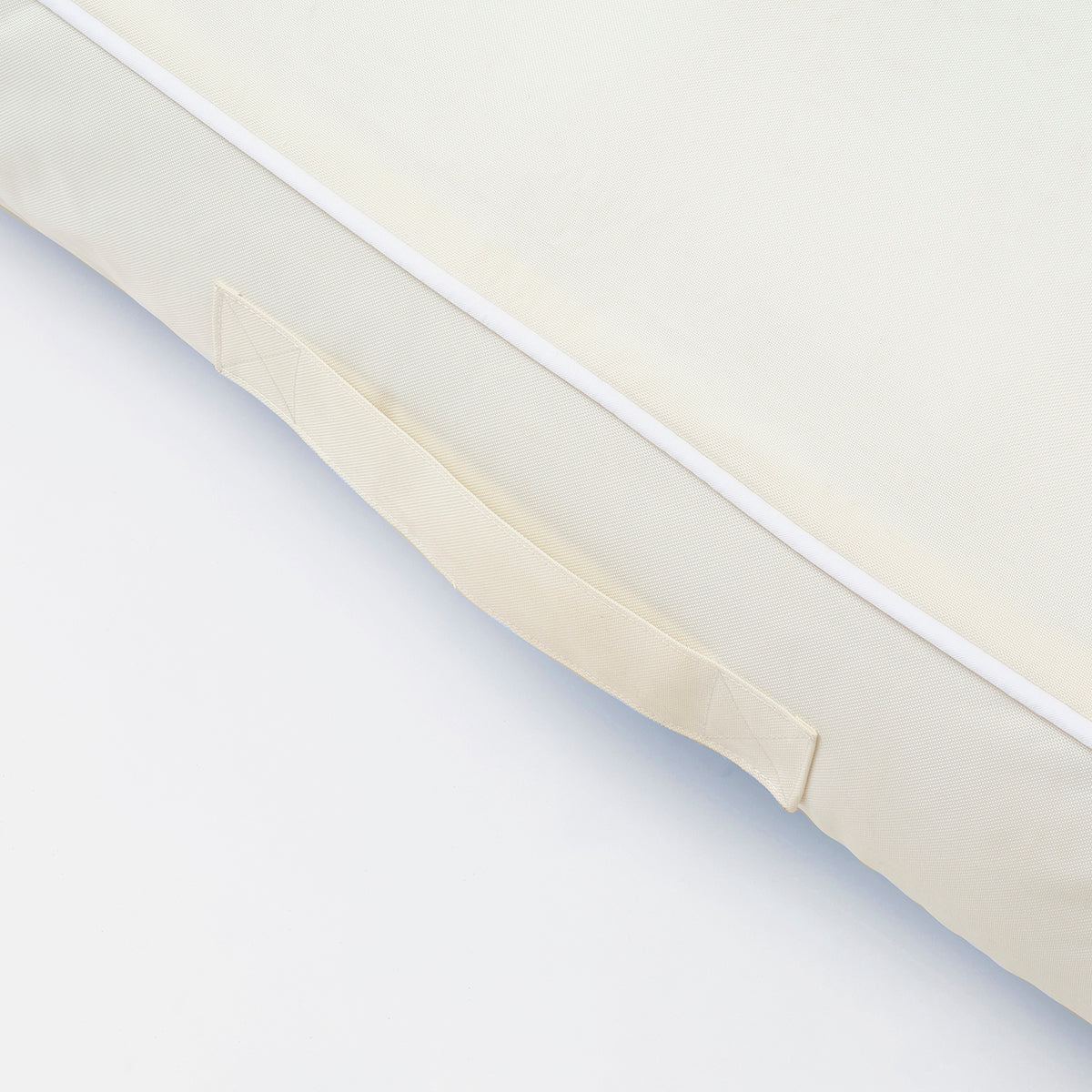 SUNNYLiFE Pearl color inflatable Luxe Lie-On Lounger Casa Blanca